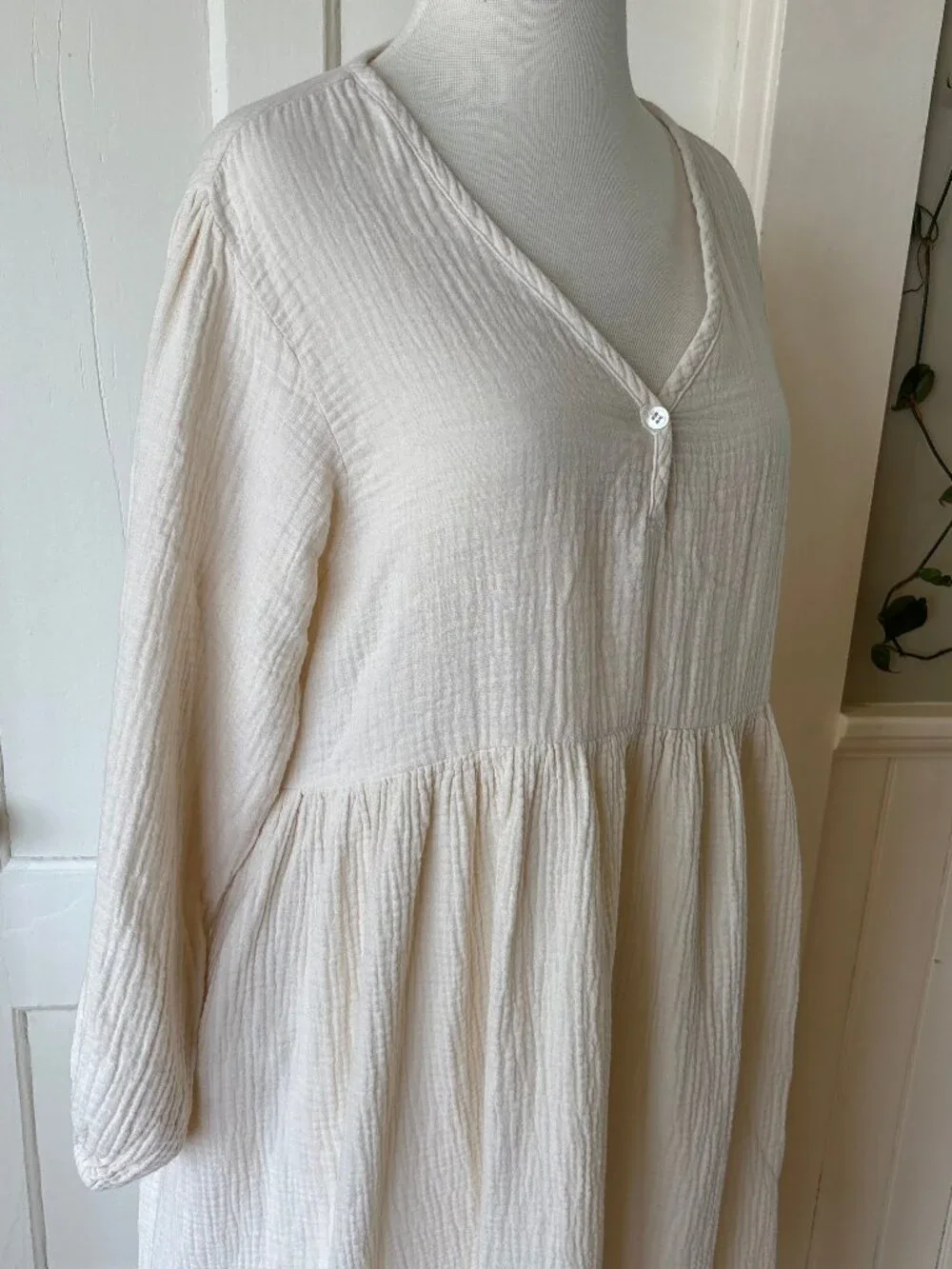 Nico Nico White Maxi Long Sleeve Athena Gauze Tiered V Neck Cotton Flowy Dress - Picture 4 of 9